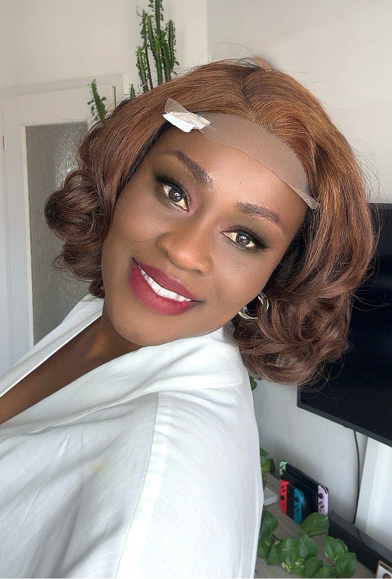 Evie Unit – Chic 10-Inch Brown Bob Wig