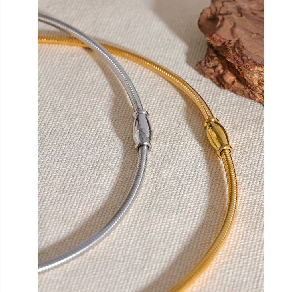 Halsband